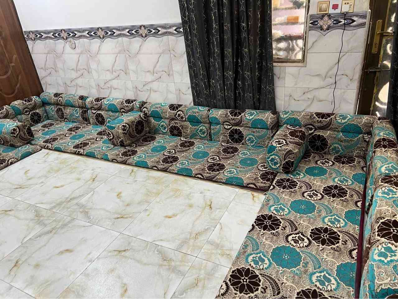 جلسه 14 متر 7 دواشك نضيفه جداً وكامله اخت جديده وتخم 10 نفرات نضيف ابو سرير ومخزن 
كاونتر مترين بدون ملحق نضيفات كلهن شراي اتصال او واتساب للاستفسار *********** النجف, العراق
