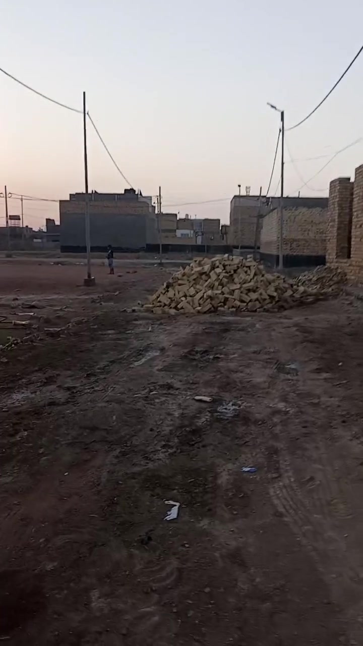 السلام عليكم للبيع بيت هيكل طابو صرف حر رقم البيت 1229 المساحه 125 السعر 40 غرفه وصاله ومطبخ واستقبال وحمامات داخليه وخارجية *********** ابو حشيش حي الصادق
