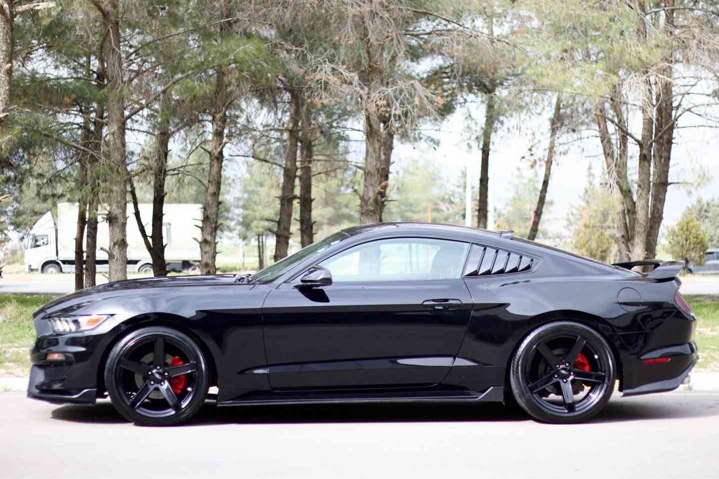 Ford mustang 
V6
Engine 3.7
٢ پارچە و نیو بۆیاخە کەمێک ناوی گرتووە 
فول مواسەفات 
بەسمە
شەغال
گێڕ سوکان
گێر ئۆتۆماتیک
شاشە و کامێرا
مەکینە و گیر بەشەرت نەکراوەیە 
سەنەوی تازە
نرخ ١٤٧$
*********** السليمانية, العراق
