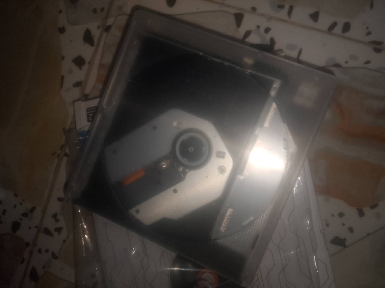 لي عنده مذربود مراوس قديم حديث عادي المهم شغال
مةس بالكارتونه مستعمل شي قليل
dvd بعده بالكارتونه مستخدم موهواي
هارد بنفسجي واحد تيرا 
راك هارد مامستعمل


**إذا كنت صاحب هذا الإعلان وتريد حذفه لأي سبب، رجاءا أرسل رسالة إلى الدعم الفني**