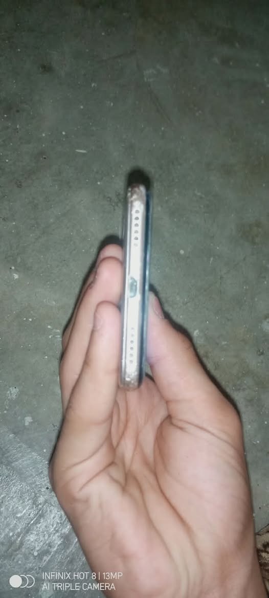 السلام عليكم مبايل للبيع فقط هونر A8
المواصفات 
هذي أهم مواصفات *Honor 8A / 8A 2020*:

*الشاشة*
- 6.09 بوصة IPS LCD بنوتش صغير "ديو دروب"
- الدقة HD+ 1560×720 بكسل، كثافة 282-283 ppi
- نسبة استحواذ الشاشة 79.2% تقريباً a640cecb21cd

*المعالج والأداء*
- المعالج: Mediatek Helio P35 ثماني النواة 12nm
- معالج الرسوم: PowerVR GE8320
- الرام: 2GB
- التخزين: 32GB

*الكاميرا*
- خلفية: 13MP بفتحة f/1.8 + PDAF + فلاش LED
- أمامية: 8MP بفتحة f/2.0
- تصوير فيديو 1080p@30fps a64021cd

*البطارية والنظام*
- البطارية: 3020mAh غير قابلة للإزالة
- النظام: أندرويد 9.0 Pie بواجهة EMUI 9.0 a64021cd

*أشياء ثانية*
- البصمة: موجودة بالخلف
- المنافذ: USB Type-C 2.0 + منفذ 3.5mm للسماعة
- الشبكة: يدعم 4G LTE + شريحتين Nano SIM
- الوزن: 150 جرام، الأبعاد 156.3 × 73.5 × 8.2 مم
- مميزات: راديو FM، بلوتوث 4.2 a64021cd

هو جهاز اقتصادي نزل بداية 2019، مناسب للاستخدام اليومي الخفيف وتصفح وسوشيال.

النظافة نسبة 70٪

ملاحضة المبايل مامفتوح +الكامرا الخلفية واضحة نسبة 70٪+الكاميرا الامامية واضحة نسبة 40+
الشحن قطارة 
ادفع سعر عجبني ابيعك 
مكاني موصل. شارع 20

المبايل مثل ماموضح مشرگ 
كلشي شقال 

اي استفسار خاص


**إذا كنت صاحب هذا الإعلان وتريد حذفه لأي سبب، رجاءا أرسل رسالة إلى الدعم الفني**