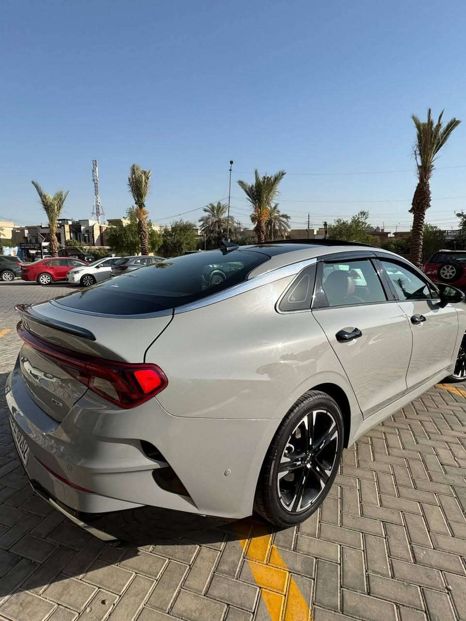 للبيع k5 كي فايف جيتي لاين فول مواصفات مديل2023 رقم اربيل  سياره لون مميز /سمنتي /بنوراما
حادث بيه بنيد وجملغ وجاملغ خلفي ربع صبغ السياره كفاله #لغد_شاصي_كفاله 
صور الحادث موجوده +السونار
سياره موصفات GT LINE فول
رادار امامي + قياده ذاتيه + تحديد مسار
داخل احمر + كراسي كهربائ + تدفئه بل كشن
رادار جاني + اشاره بل مري + اربع وضعيات قياده
مكينه 1600 تيربو ✈️
سياره جديده بمعنه الكلمه 
السعر 180 بيهه مجال حق الجيه
العنوان بغداد الاعظميه 📍  لتواصل ***********4
***********
