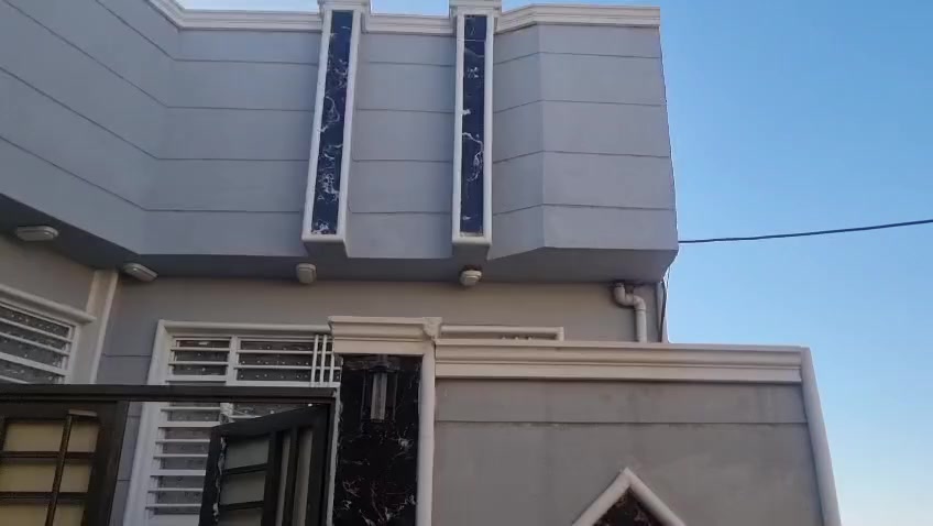 بيت للبيع  ١٠٠ متر مربع ١٠×١٠ بناء حديث صب كونكريت مسلح طابق واحد يحتوي على استقبال غرفة نوم  صاله مطبخ صحيات داخليه وخارجيه الشبانات قرب دار الأيتام  قرار ١١٧ / السعر ٧٥ للاستفسار الاتصال على الأرقام التاليه *********** / ***********
