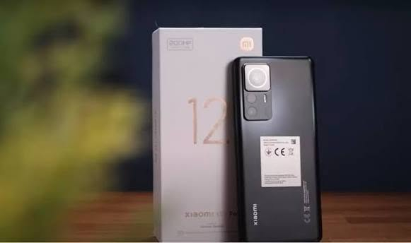 Xiaomi 12T pro / شاومي 12 تي برو
الذاكرة : 256 گيگا
الرام : 12 گيگا
المعالج : سناب دراگون 8 پلاس الجيل الأول 
البطارية : 5000 مللي أمبير
الشحن : 120 واط
الكاميرا الخلفية : ثلاث كاميرات (200 + 8 + 2) ميگا بكسل
الكاميرا الأمامية : 20 ميگا بكسل 

*الجهاز يدعم شريحتين وأيضاً يدعم الــ eSIM ويدعم #90_فريم_بوبجي_مدري_120_فريم المهم فريمات عالية
والشاشة أموليد بتردد 120 هيرتز ويه بصمة بالشاشة سريعة الاستجابة وبيه هواية مواصفات بعد.... متوفر ويه الجهاز كارتونه وشاحنته الأصلية 120 واط وكفر حماية
السعر 350 وبيه مجال 
   *********** كركوك, العراق
