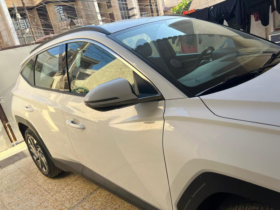 السلام عليكم
توسان موديل 2022 مكفولة من الصبغ 
مواصفات 
بصمة تشغيل + بصمة ابواب + تشغيل عن بعد 
شاشة كبيرة + كامرة دوارة 
هاند بريك كهرباء + اوتو هولد
مري شفط + اشاير بالمري
حساسات امامية + خلفية
كشاف ضباب 
نڤكيشن
داخل اسود 

سعر 203 وبيهة مجال 
استفسار 📞 ‭0773 210 4757‬

العنوان📍بغداد زيونة  

معرض الليث لتجارة السيارات
