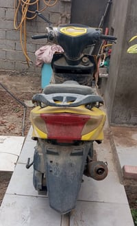 للبيع محركها مو تمام ومتروكة منذ فترة السعر ٧٥ ألف  للتواصل واتساب 077...