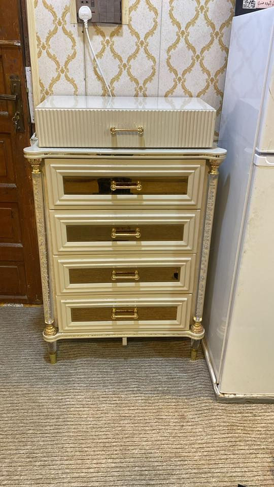 السلام عليكم
 للبيع غرفة نوم نضافة 90‎%‎ المكان البصرة گرمة علي
 الاتصال على الرقم  
***********
