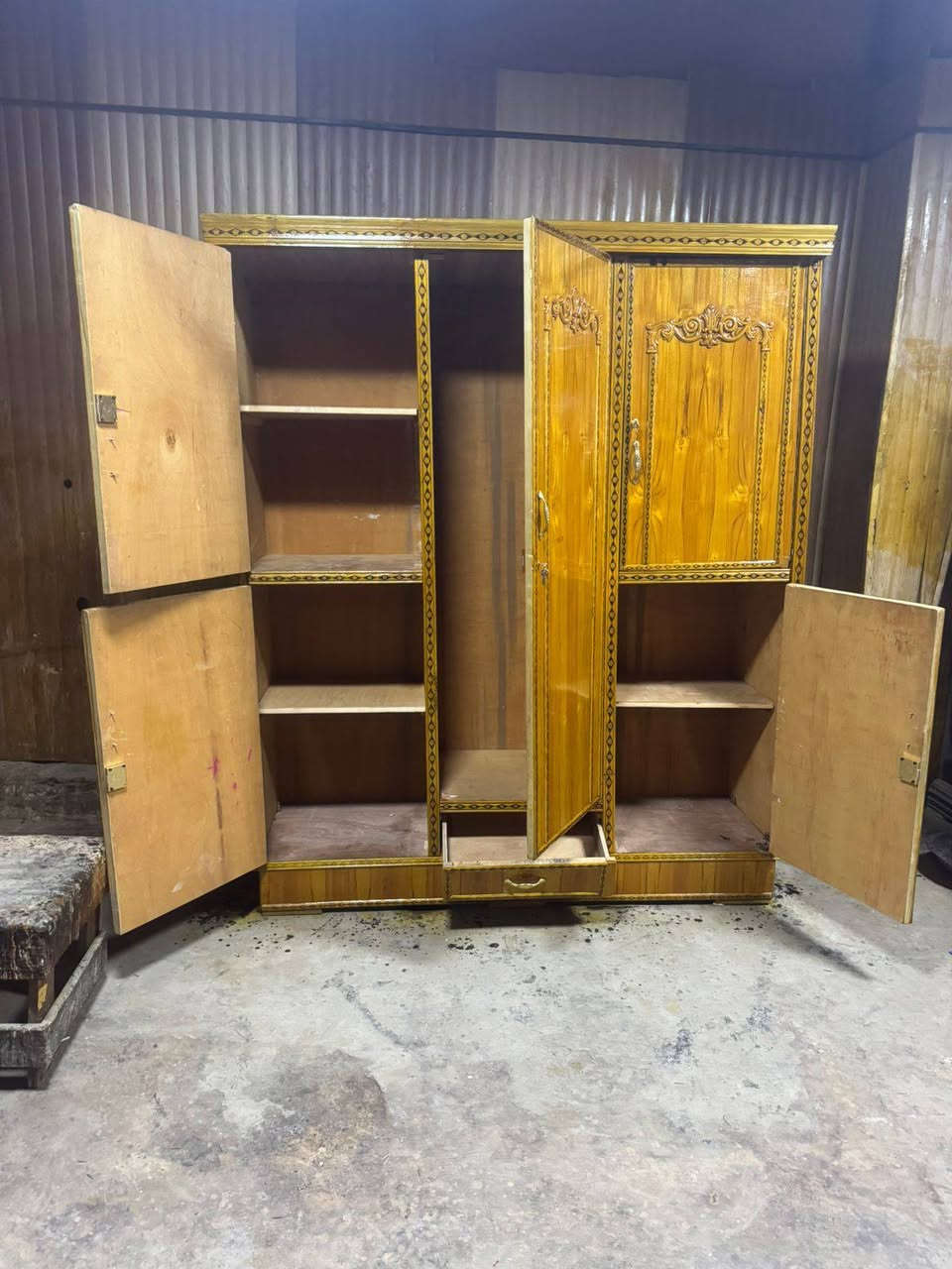 كنتور ٣ ابواب اخو جديد سعره 185
بوفيه تزكام سعره ٧٥
عنوان بغداد الأمين الثانيه توصيل بكروه واتساب(***********) بغداد, العراق
