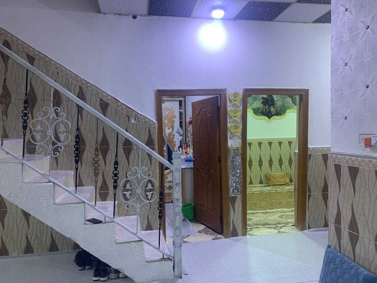 بيت للبيع 

#المساحة ١١٠ متر

#السعر :65 بي مجال للطيبين 

#نوع العقار :طابو صرف زراعي وكاله من ابو الأرض 
والأرض تابعه لولاد عامر يعني من ناحيه الأصوليات نام وراسك بارد 

#موقع : ابو الخصيب العوجه النزيله شارع ابو حسين الخياط أو شارع أولاد عامر

#الرقم ***********

البيت طابقين 

الطابق الأول 
بي غرفه وديوانيه ومطبخ حار وبارد وصحيات خارجيه وداخليه

الطابق الثاني 
بي غرفه على طول البيت ومخزن وبيتونه للعلم الطابق الثاني سندويج 

#انتباه : انه مو ابو عقار انا المالك
