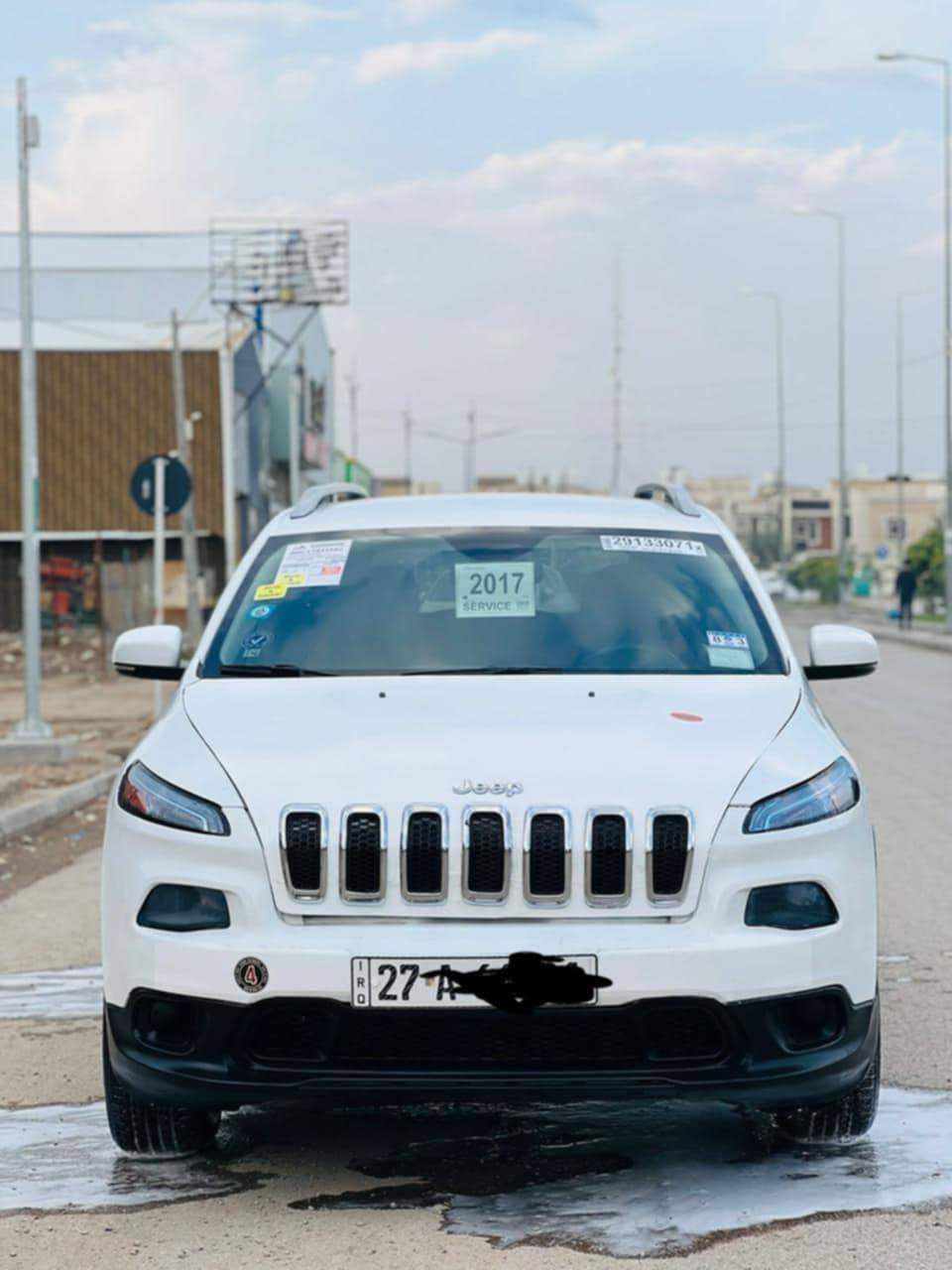 سلام عليكم جيب بزون 2017فول مواصفات عدا الفتحه شاشه كبيره رادارات امامي  كراسي كهرباء حادث جاملغ وبنيد فقط سياره جاهزه للاخير تبريد كير محرك شرط تراي وين ماتريد سعر 122وبيهاا مجال للشراي مكاني ميسان سياره باسمي تحويل وين تريد***********
