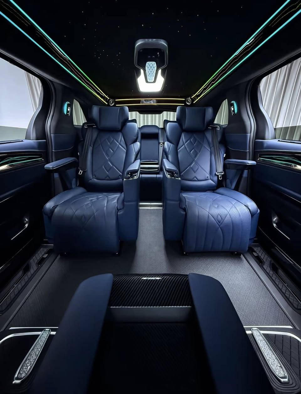 Toyota Sienna , ocean overlord whale shark aerodynamic black warrior style, matched with deep sea blue interior and whale shark embroidery, bid farewell to monotonous beige interior.
Complete vehicle export & Parts shipment.


**إذا كنت صاحب هذا الإعلان وتريد حذفه لأي سبب، رجاءا أرسل رسالة إلى الدعم الفني**