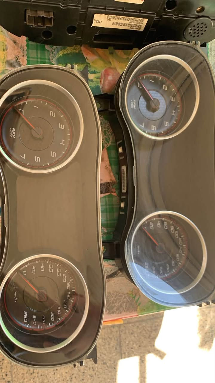السلام عليكم عندي مراوح مزدوج SRT و عندي دبه مال ماي SRT
عندي عينات خليجي 260 سرعه وعندي مراوح مال 3600
الاتصال ***********
