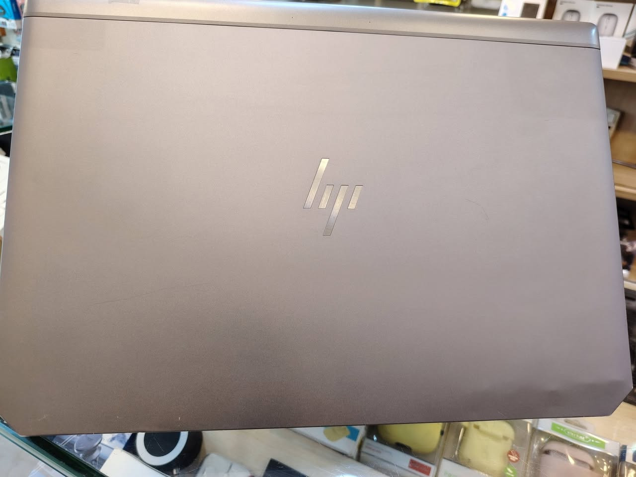 🔥 عرض قوي ومحدود لدى مكتب صدف 🔥
إذا تبحث عن لابتوب قوي للشغل الاحترافي، التصميم، البرمجة أو الألعاب … فهذا الخيار المناسب لك!
💻 HP ZBook 15 G5 – Workstation احترافي
جهاز معروف بقوته وتحمله للعمل الثقيل.
⚡ المواصفات:
معالج Core i7 الجيل الثامن (H)
ذاكرة 32GB RAM سرعة وأداء عالي
تخزين سريع 512GB SSD
شاشة 15.6 بوصة Full HD صورة واضحة
كرت شاشة NVIDIA P1000 سعة 4GB مناسب للتصميم والمونتاج
🎁 مع الملحقات:
✔ شاحن أصلي
✔ حقيبة لابتوب
✔ ماوس
💰 السعر المفاجأة: فقط 550,000 دينار عراقي
📍 العنوان: الموصل – المجموعة الثقافية، مجاور شركة طاقة
🚚 نوفر خدمة توصيل لجميع محافظات العراق
📞 للحجز والاستفسار:
***********
