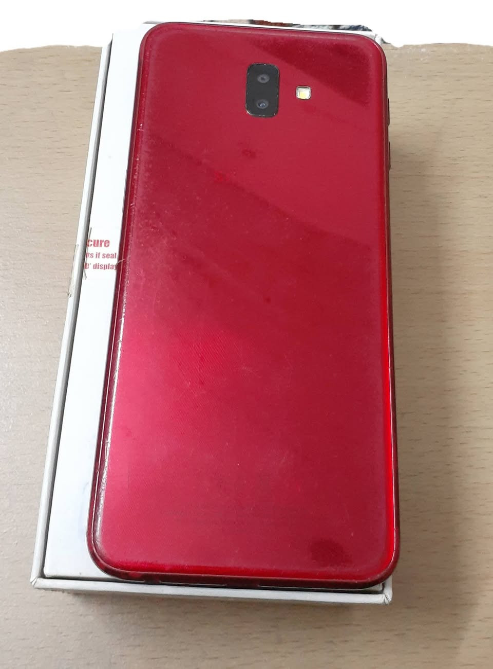 موبايل كلكسي سامسونج J6 plas شرط  جهاز مستخدم قليل لون احمر شراي يتصل على رقم *********** عنوان طوز .
