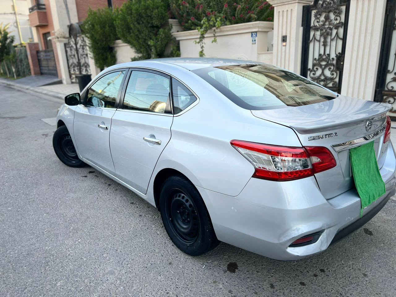 نيسان سينترا مواسةفات ئةمريكي  sv جاملغ لاي سايق هةيتي  دةركةي لاي سايقي  بستةكي هةية بونيت بستك هيتي ما باقي هةموي بةشرت بيشو بشتي كبسة  كيرو مةكينة بةشرت وةكالة بةناوي خومانة تحويل بةشرت ) شوين هةولير (***********) أربيل, العراق
