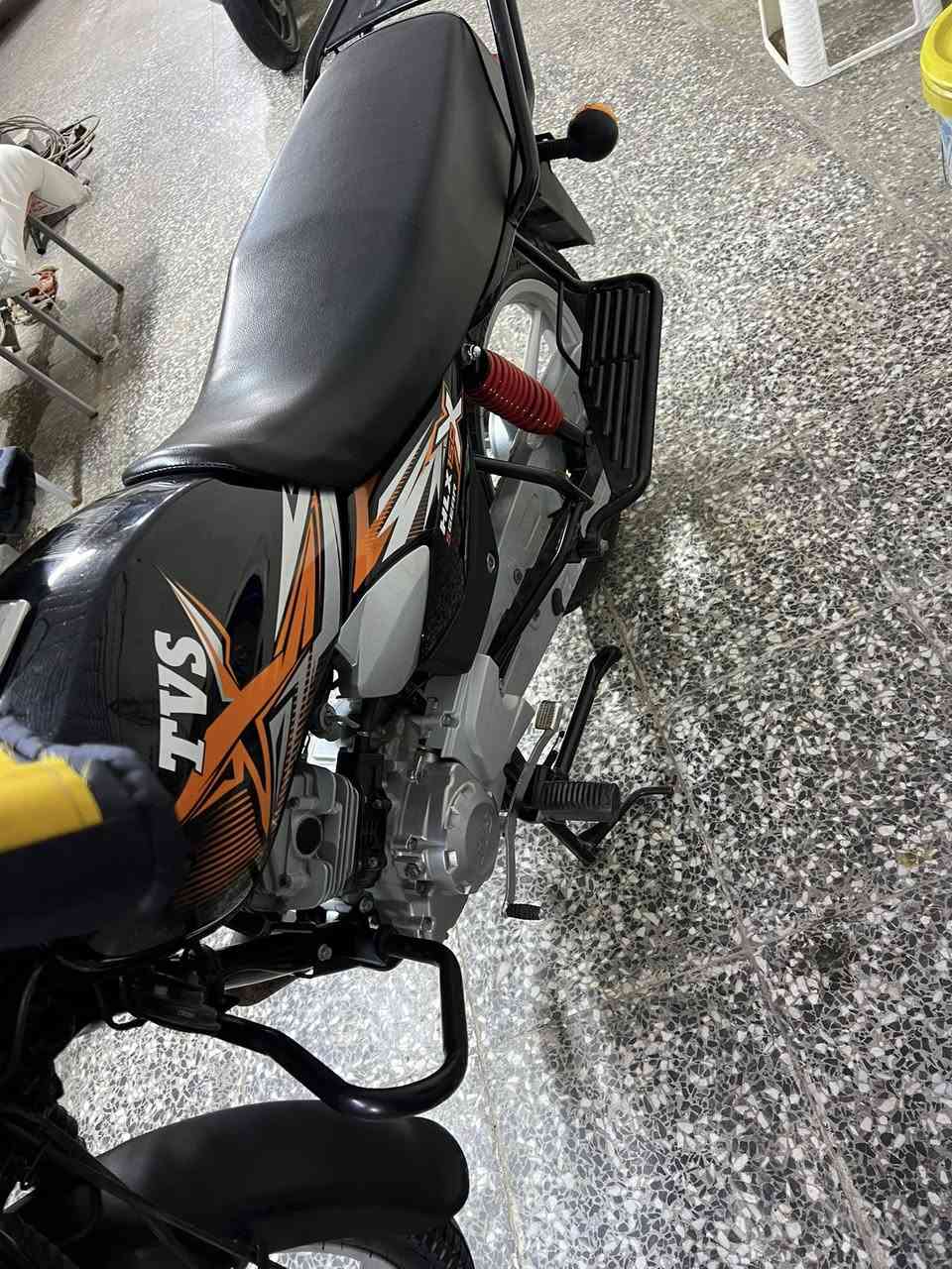 السلام عليكم دراجه بوكسر TVs للبيع مديل 2021 دراجه جديده ماشيه 9الالف اي نقص مابيه رقم باسمي سعر خاص رقم الاستفسار 
***********
