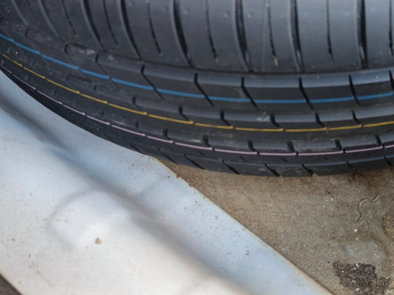 السلام عليكم
للبيع...توسان 24 خليجي ليمتيد فول بانوراما ماشيه 26 الف مكان بغداد مكفوله من الحار والبارد سنويه باسمي اي استفسار *********** واتساب السعر 230 ورقه بيها مجال ورقتين ..
