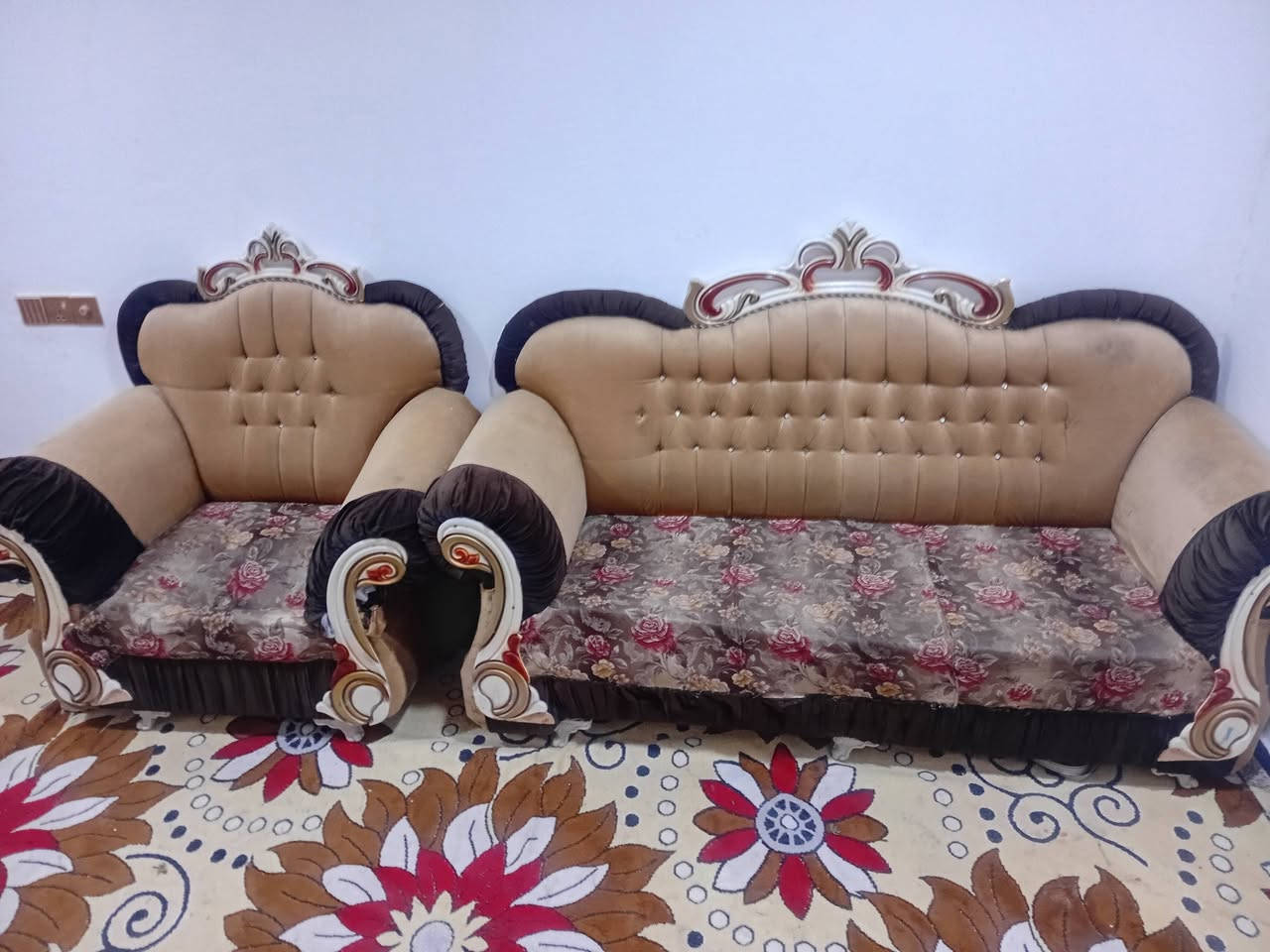 اسلام عليكم قنفات للبيع السعر 80وبيهن مجال مكاني البصره كرمة علي وهاذ رقمي *********** وموجود واتساب
