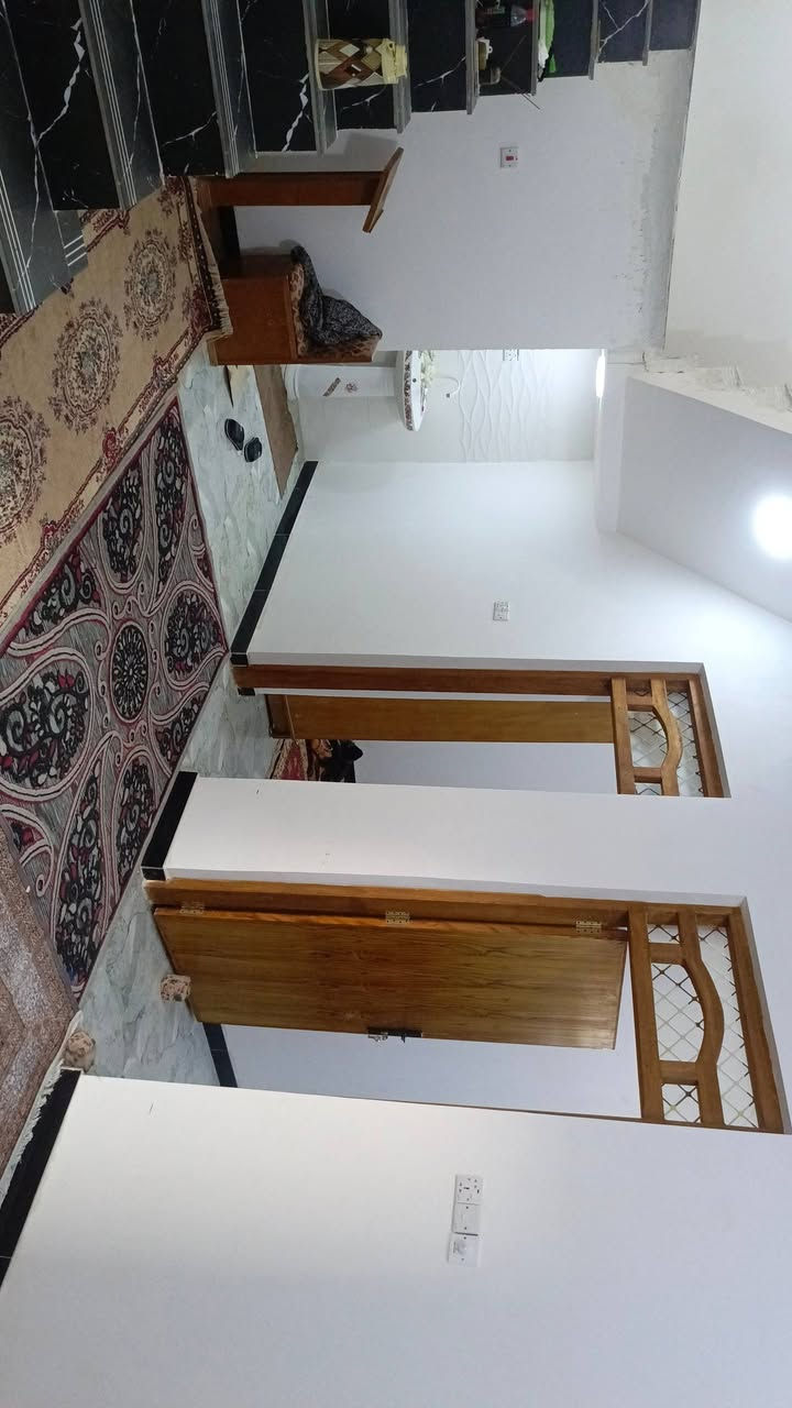بيت زراعي طابو سند 25 حق التصرف مساحه 125
واجهه 7.5 نزال 16.5
غرفتين نوم 
صاله جوه وصاله فوك
مطبخ 
استقبال 
طرمه وصحيات كما موضح بالصور 
العنوان حي العسكري دوانم لازم قرب اساله الماء 
***********
