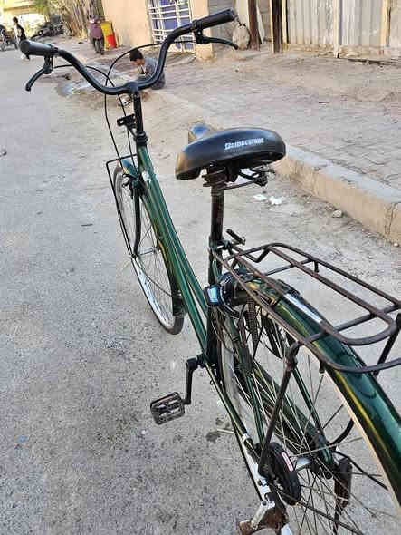 المكان حي الشهداء للتواصل***********
السلام عليكم شباب بايسكل بناتي 27 ماصارله شهر من نزلته من الباله موديل 2021 الون مميز السعر 130 وبي مجال قليل غراضه كاملة برغي ما ناقص
