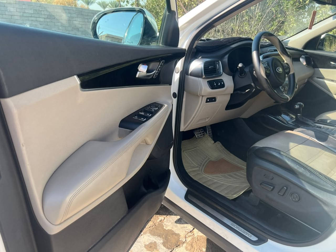 سورنتوا رقم بغداد دولي  بسمي
موديل 2015 شكل ال2016  
٦ سلندر ٧ راكب 
فوووووول مواصفات اعلى فئة 1/1 
سقف بانوراما 
فوول بصمة 
نضام الفور ويل 
الباب الخلفي شفط 
بردات خلفية اصلية 
كشنات جلد اصلي 
كشنات كهرباء تبريد وتدفئة 
4 كاميرات امامي وخلفي دوارة 
حساس امامي وخلفي 
رادار امامي خلفي 
مري شفط مع القفل 
اشارة ترحيب عند الاقتراب 
نظام ايكو درايف وسبورت
كيجات السرعة زئبقية 
شاشة اعطال بلدشبول 
شاشة كبيرة اندرويد 
جي : بي: اس: خرائط طرق 
تبريد ٣ قطع ثلج 
حاكية : ابلوتوث: اوكس 
تحكم استيرن فول 
اضواء ترحيب بليدات 
علامة سورنتو بلدوسة 
لد امامي وخلفي 
مانع انزلاق وانحدار 
اشاير بلمري 
يدات نيكل اصلي 
كير ومكينة وتبريد خير من اللة 
مكفولة فقط بيه بارد 
السعر 210 وبيه مجال 

‭0772 916 8426‬
