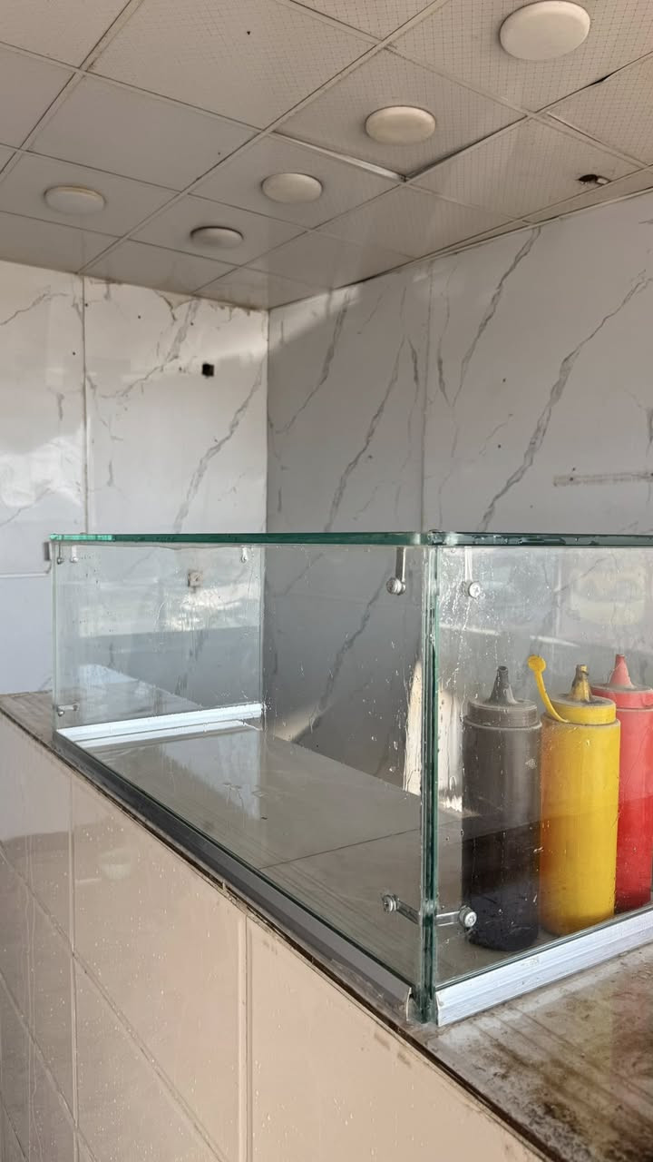 طباخ سعره 150 الف
دكت سعره 125 الف 

جام خانه سعره 75 الف 

ميز سلستيل سعره 75

سنك بابين سعره 75 الف
***********
