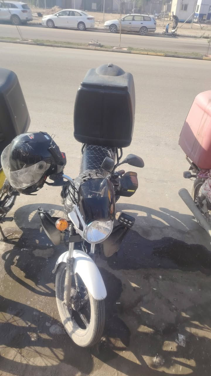 السلام عليكم بوكسر للبيع مديل2023طالعة ب2025سادس تبديلة دهن الهة رقم وسنوية كاملة مكملة مكفولة من كلشي 2مليونين ونص قفلة كلش مكاني كرمة علي ***********
