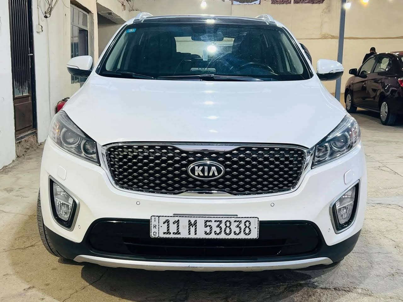 السلام عليكم 
للبيع 
كيا سورنتو2017 (كويتي) فول مواصفات
محرك : 6 سلندر
دفع رباعي (فور ويل) 
فتحة سقف بانورامية 
مقاعد جلد تبريد وتدفئة
ثلاث قطع تبريد
شاشة كبيرة 
كاميرا خلفية 
حساسات أمامي وخلفي
دخول ذكي وتشغيل بصمة
مثبت سرعة
 اوتو هولد 
أنظمة قيادة متعدد
صندوق خلفي كهربائي 
ستائر جانبية
موقع الانبار 
للاستفسار ع رقم صاحب سيارة
***********
