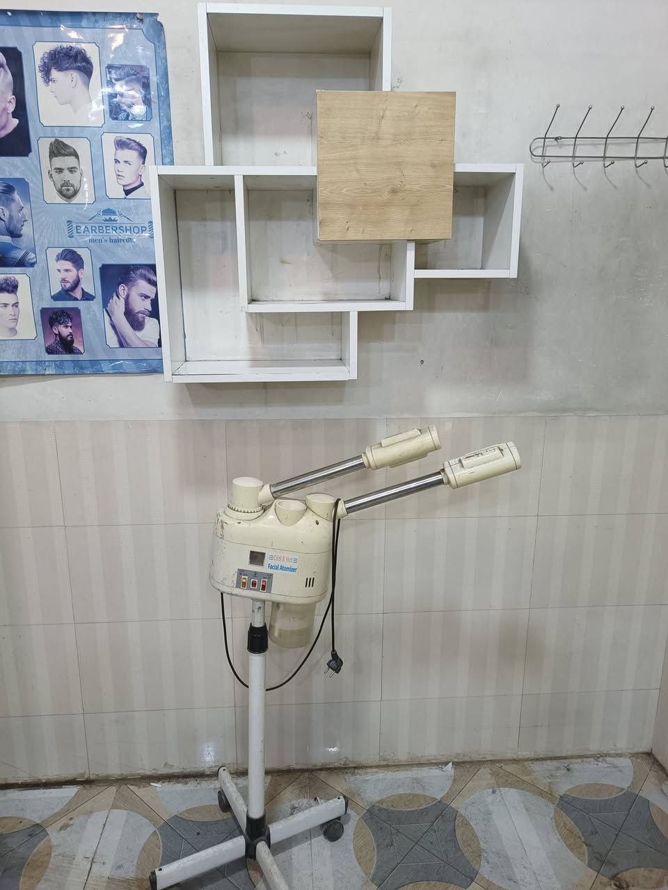 السلام عليكم اغراض مستعمله للبيع مرايات2 ويا كراسي2 وقنبات ورفوف وبخار وغراض نواعم الي يريد يراسلني او يخابرني ع ماسنجر اوعلى هذا الرقم ***********
