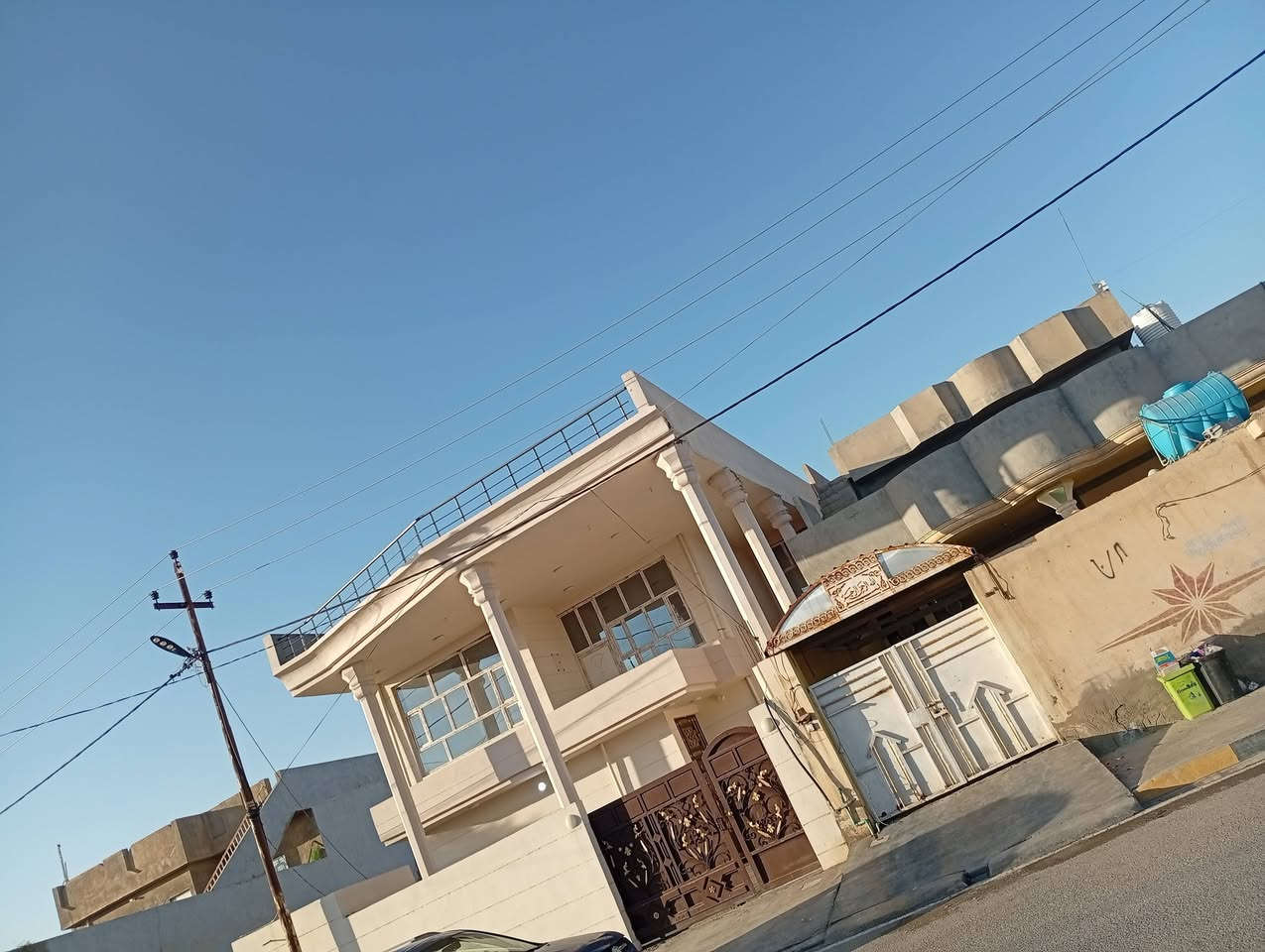 بيت دبل فاليوم خمسة غرف نوم هول استقبال صاله كبيره سيراميك عدا غرف الطابق الثاني بدون سيراميك بيت مساحة 250متر طابو صرف على شارع رئيسي 12متر تبليط مجاري بالباب يبعد عن الشارع العام 100متر باسمي مطلوب عقاري حسب الاتفاق مع المشتري السعر 160مليون قابل للتفاوض الاتصال واتساب ***********
