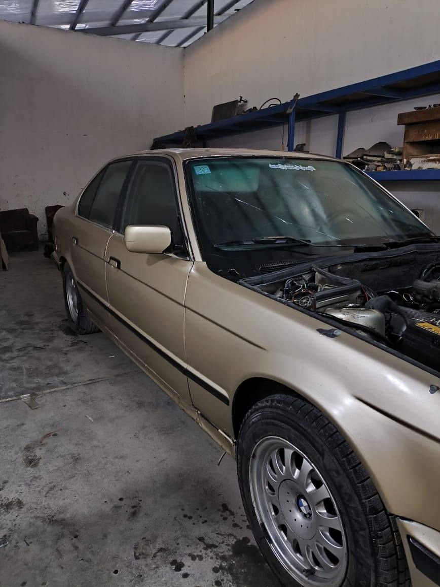 السلام عليكم ورحمة الله وبركاته من رخصت مدير الكروب سيارة بي ام حجم525 رقم واسط دولي سنويه تنتهي ٢٩ السعر ٣٥ العنوان البصره كافة التفاصيل واتس رقمي ***********
