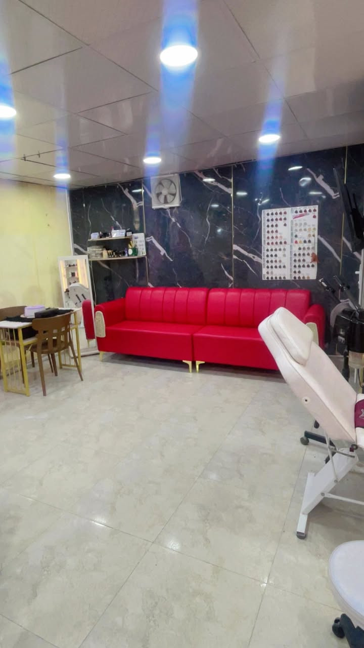 صالون نسائي كامل للبيع بالدورة بشارع الصحة
مساحة 75اثاث جديد سبلت طنين بلازمه 
كيزر ماطور مرايات 
سديه كراسي تخم 2
مغسلة شعر مغسللات اقدام ستيج ميز اكرلك2 
مواد اكرلك اصباغ
  جهاز بخار جديد وجاهز
يفيد البنوته الجديدة بالمصلحه وتحب الشغل النظيف 
وكل هذه 
.
. بسعر مليونين و200 🔥وبي مجال بسيط

اجاره زين 450 بالشهر وموقعه كلش مناسب 
الله يرزق الجميع 🥰
للاستفسار التواصل على الخاص بخدمتكم 
#صالونات_بغداد 
#بيوتي


**إذا كنت صاحب هذا الإعلان وتريد حذفه لأي سبب، رجاءا أرسل رسالة إلى الدعم الفني**