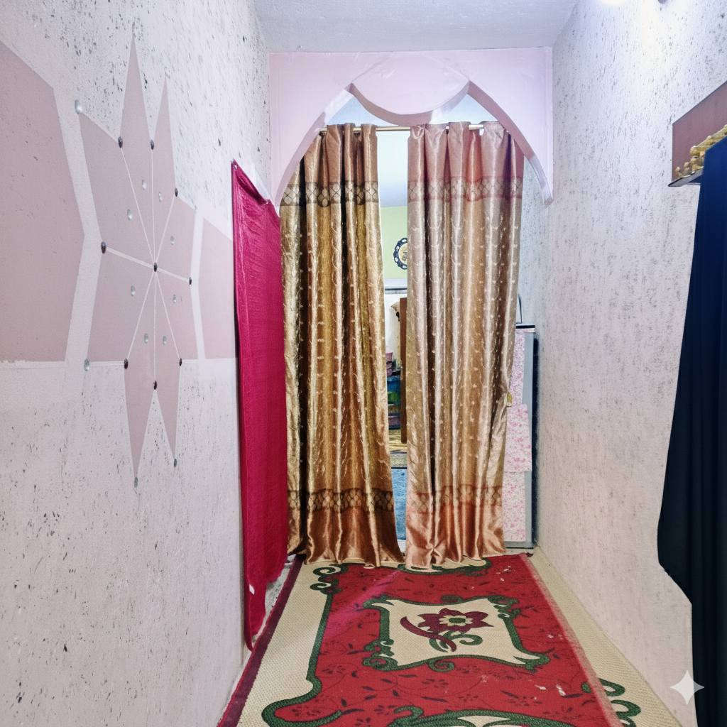 السلام عليكم بيت تجاوز للبيع الغزاليه شارع المشجر المساحه 100م البيت نظيف ومرتب  الأرضية سيراميك وسقف صب مسلح يتكون البيت من استقبال وصاله ومطبخ وغرفة نوم حديقه داخليه وحديقة خارجيه وصحيات وطرمه الاستفسار اكثر رقم الهاتف بي واتساب ***********
