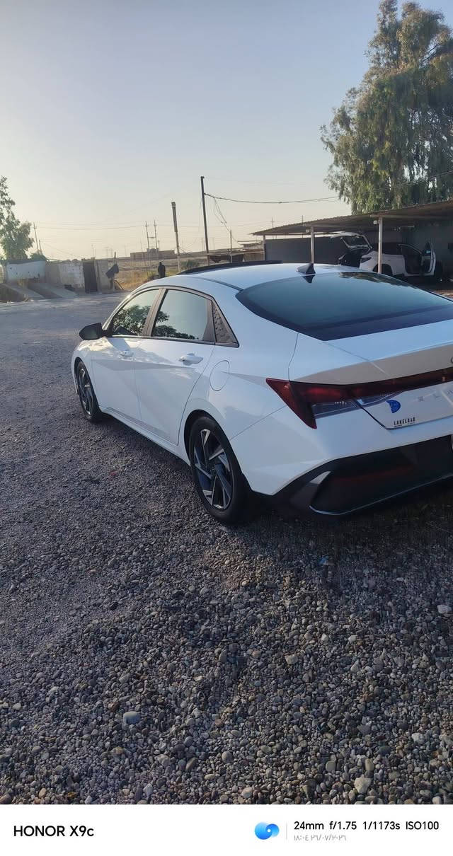 🚘 للبيع | هيونداي النترا 
▫️ الموديل: 2024 
▫️ فول المواصفات 
▫️ اللون: أبيض
▫️ الوارد: أمريكي 🇺🇸
▫️ رقم التسجيل: بغداد 
▫️ الممشى: 70 ألف ميل

✅ محرك 2.0 دوش
✅ ناقل حركة أوتوماتيك 
✅ تشغيل بصمة + دخول ذكي
✅ تشغيل عن بُعد
✅ شاشة 
✅ كاميرا خلفية
✅ شاحن لاسلكي
✅ مثبت سرعة
✅ نظام المحافظة على المسار (Lane Keep Assist)
✅ نظام التحذير من الاصطدام الأمامي مع الفرملة التلقائية
✅ مراقبة النقطة العمياء
✅ جنوط ألمنيوم
✅ وسائد هوائية وأنظمة أمان متكاملة
✅ استهلاك وقود ممتاز

📌 تفاصيل الضرر بكل شفافية:

* ضرر البنيد فقط بدون دواخل ولا رباك مبدل خارج العراق 
* يوجد رصعات بسيطة بالقمارة ناتجة عن الشحن إلى العراق، وما زالت على حالها بدون تصليح.

✔️ السيارة نظيفة جداً، والفحص مفتوح بأي مكان الأنبار رما
📞 للاستفسار والمراسلة على الخاص أو الاتصال.***********
