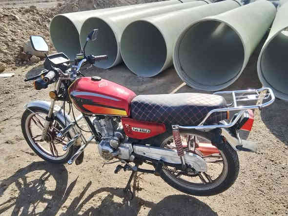 سلام عليكم دراجه ايرني للبيع موديل 2021 محرك وكير فول محرك ممفتوح كهربائيات كلها شغاله الدراجه نكره سلف سعر 550 وبي مجال مكان رمادي 
رقمي ‭0787 540 1209‬
