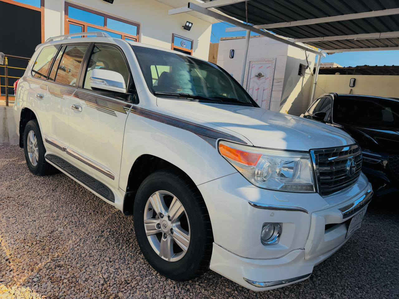 السلام عليكم للبيع لاندكروز GXR ٢٠١٤ اصل بأسمي السياره كفاله من الحادث فطيم حداديه جديده وتخم تاير جديد والسياره احلى من الصور مكان السياره كربلاء حي الاسره  السعر ٣٨٠ وبيها مجال للشراي سعر مناسب مال بيع للإستفسار *********** /***********
