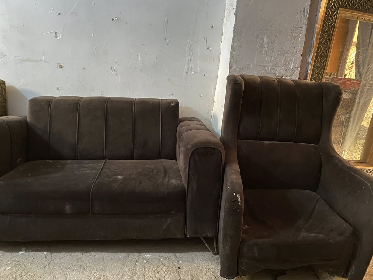 غراض مستعمله للبيع وبيهن مجال بيع مستعجل شوفه عينك بتصوير زاويه خشب 40وبيه مجال قنفات 3وكرسي ب90وبيهن مجال يردون دوشمه ورجلين فقط مرايه نضيفه ومابيه شي خشب ب50وبوفيه ب40الي يعجبه شي يتفضل خاص


**إذا كنت صاحب هذا الإعلان وتريد حذفه لأي سبب، رجاءا أرسل رسالة إلى الدعم الفني**