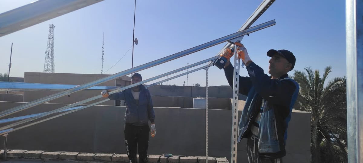 #سـامـراء
🟠تم وبعون الله تنصيب منظومة في مدينة سـامـراء🟠
16 أمبير نهاري ..16 أمبير ليلي. 
تتألف المنظومة من 
1⃣. لوح من ماركة لونجي 615 واط وجهين بعدد 8 لوح وبضمان 15 سنة.
2⃣.. بطارية BASEEN GREEN العالمية بسعة 16.38كيلو واط  وبعدد دورات شحن أكثر من 8000 دورة وبضمان 10 سنوات .
3⃣. إنفيرتر من ماركة Felicity بسعة 8 كيلو واط قابل للتطوير ثنائي المدخل بضمان 2 سنة.
4⃣. بوردات حماية متكاملة AC...DC.
5⃣. الشد باستخدام الحديد 2⃣ ملم المغلون ZAM  الغير قابل للصدأ بأستخدام البراغي والكلامب.
كما وتتوفر لدينا منظومات
بضمان استبدال لمدة 1⃣0⃣ سنوات للانفيرتر والبطارية 
🟠 للأستفسار الأتصال بأرقام المكتب 🟠
 ***********
***********
#سـامـراء_حـولـي_الـخـضـراء
#ملاحظة الأسعار مختلفة بسبب خربطة السوق
