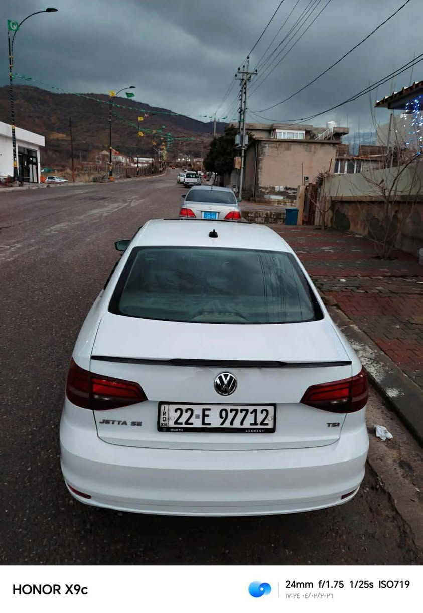 جیتا ئەمەریکی مواسەفات se فول مواسەفات بەسمە ودەرگا بەسمە 
لایت لید و زینۆن  سڵایت و رادارو کامل جوانکاری 
مۆدێل  2017   ٢پارچەی کلێری ئەمەریکایە ٢پارچەش هی ئێرە بێناو گرتن گێرو مەکینەی بەشەرتە مەسڕوفی نیە بەناوی خۆمە سەنەوی تا 2028 نوێیە سعری 128 مەجالێکی کەم   
 ژ. *********** أربيل, العراق
