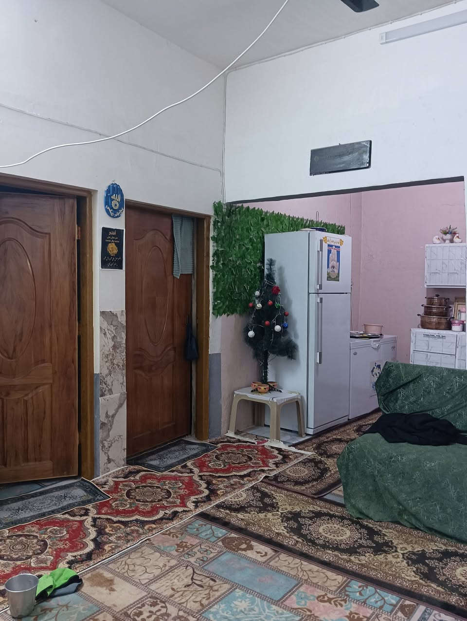 السلام عليكم
بيت للبيع اصلاح زراعي مكاتبه باسم المشتري مساحته 100 
يتكون من غرفتين وكلدور ومطبخ ومجمع صحيات خارجي مشمول بالتطويب مكان حله ابو خستاوي قرب اسواق ابو غدير 
لاستفسار ‏‪0772 966 1172‬‏
السعر 25 وبي مجال
