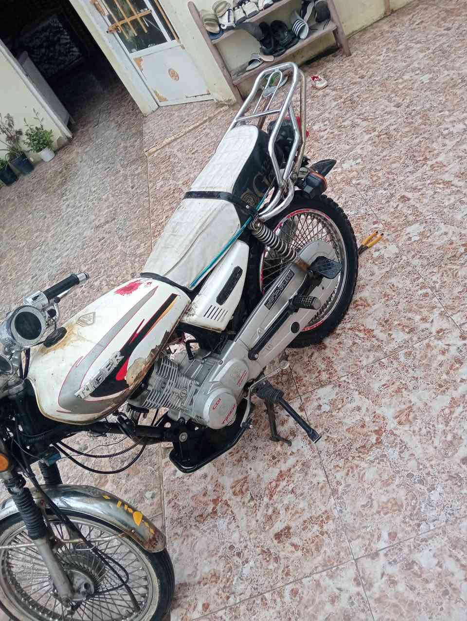 السلمو عليكم مطور  تايكر ٢٠٢٠ نضيف حيل مطور لا صرف ولا دخان  ويرمنيه شغالا هورنت اشير ليتات  كيجات  العنوان موصل جانب ليمن السعر ٣٧٥ وبي مجال رقم هاتف ***********
***********
