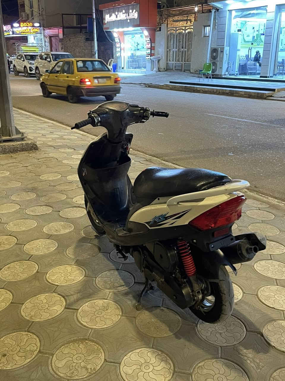 سلام عليكم ماكس عدله للبيع 
2003 الدراجه حلوه ما نقصها شي 
كلشي شغال بيه بلاديه 49 بيه شلعه ومعدل فول
غراضها البلاديه كلها موجوده   الشراي يتصل او متواجد واتساب.  ***********
