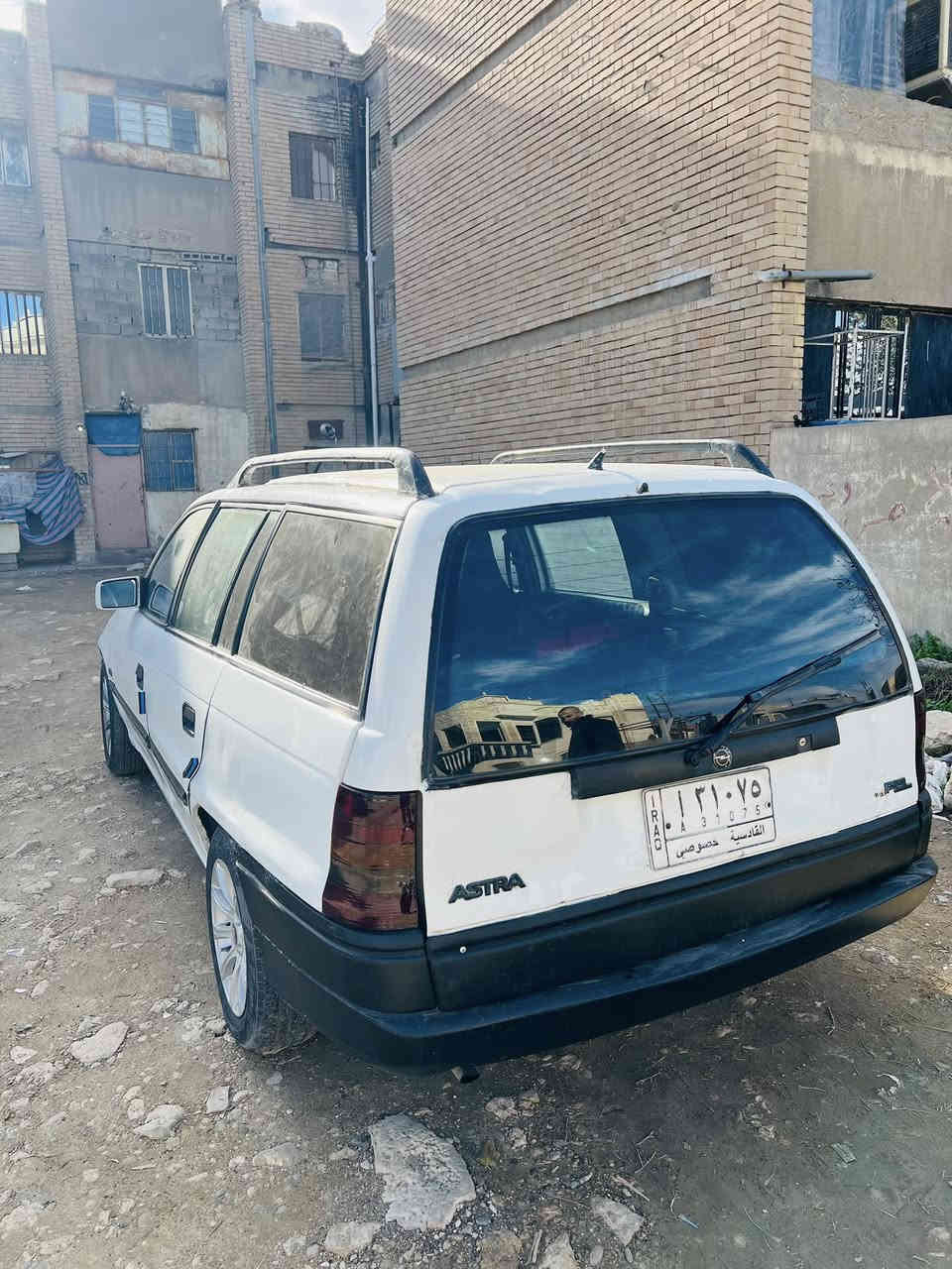 السلام عليكم : استره 93 سياره جائزه  من كلشي كله شرط مال بيت مشروع وطني سنويه ٢٧ تريد وكاله تريد تحويل مكينه جديده لا صرف ولا نفخ كهربائية كله شغاله تدفئه شغاله مركزي كاربون بانزين بور ستيرن تايرات طخمه كله جديد او الباقي كدام العين / العنوان موصل شارع بغداد 
السعر 45 بيه مجال : رقم التلفون *********** : ***********
