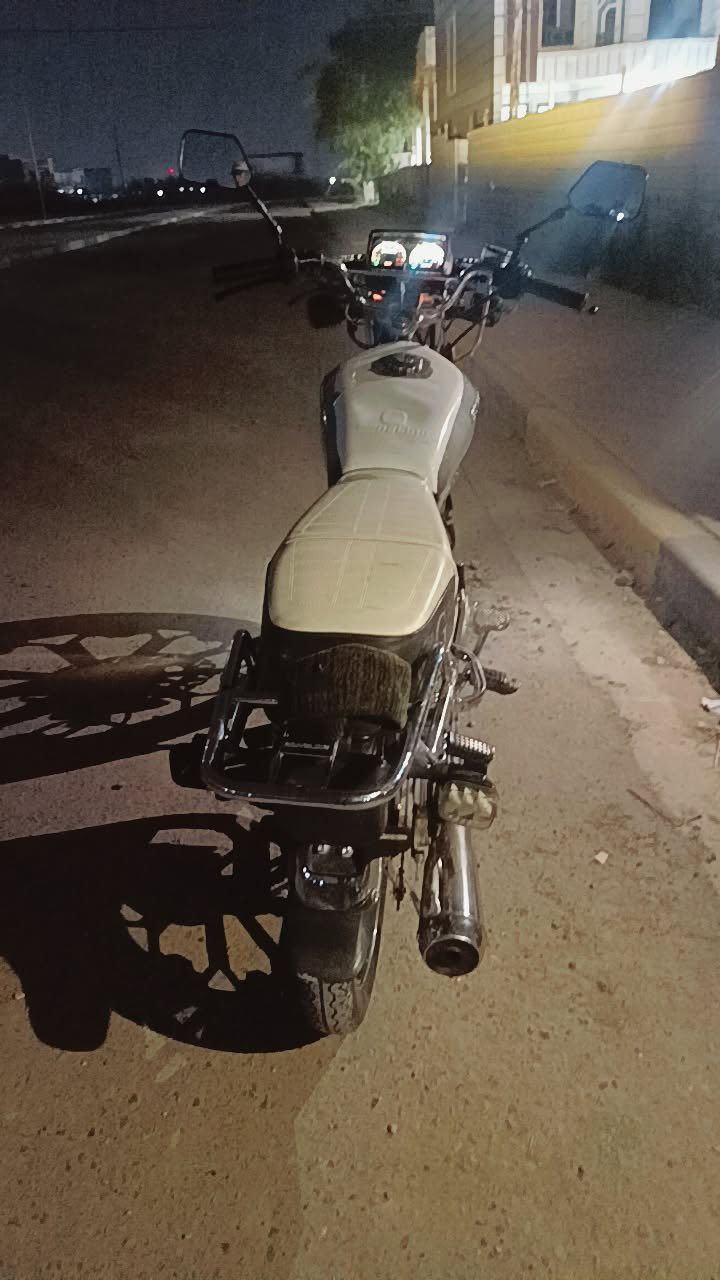 للبيع سيفان موديل ٢٤اوراق اصولي بيها خيط بخار السعر٥٥٠وبيها مجال قليل مكاني يوسفيه ***********
