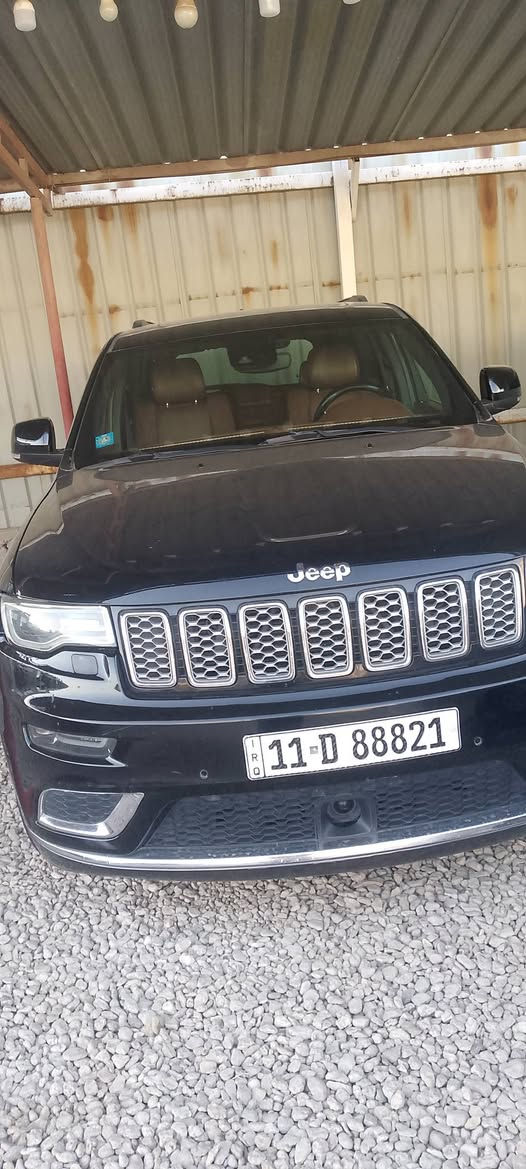 جيب شيروكي فئه (سومت) 
الموديل  موديل 2020 خليجي  
لون اسود 
رقم بغداد مميز باسمي 
فول مواصفات ماشيه 73 ميل 
-محرك 5700  8  سلندر
-بصمة تشغيل عن بعد
-بانوراما 
-جنطة كهرباء
-حساس امامي خلفي
-رادار امامي
-رادار جانبي
-جكات ثلاث وضعيات
-نقطة عمياء 
-مصابيح LED 
-مصابيح متحركة مع المقود
-لايت زنون
- داخل مشمشي ختم سومنت على الكراسي 
-المقاعد الاماميه تحتوي ع تدفئة وتبريد 
كراسي السائق والراكب كهرباء وخزن ذاكره
-تدفئة المقود
-مقود كهرباء
-المقاعد من الجلد 
-نظام قيادة اقتصادي ورياضي وعادي
-شفتات ستيرن
-سستم صوت 
-شاشة كبيرة 
-نظام الملاحة والخرائط
-نظام تثبيت السرعة (الكروز)
-نظام تحديد المسار
-كاميرا دوارة اصلي
-تدفئة بالمرآة
 -مرآة تعتيم عاكسة للضوء داخلية وجانبية
-اطارات حجم 20 كروم اصلي وبعد بيها مواصفات 
السعر المطلوب 280 
مكان السياره / كربلاء
***********
