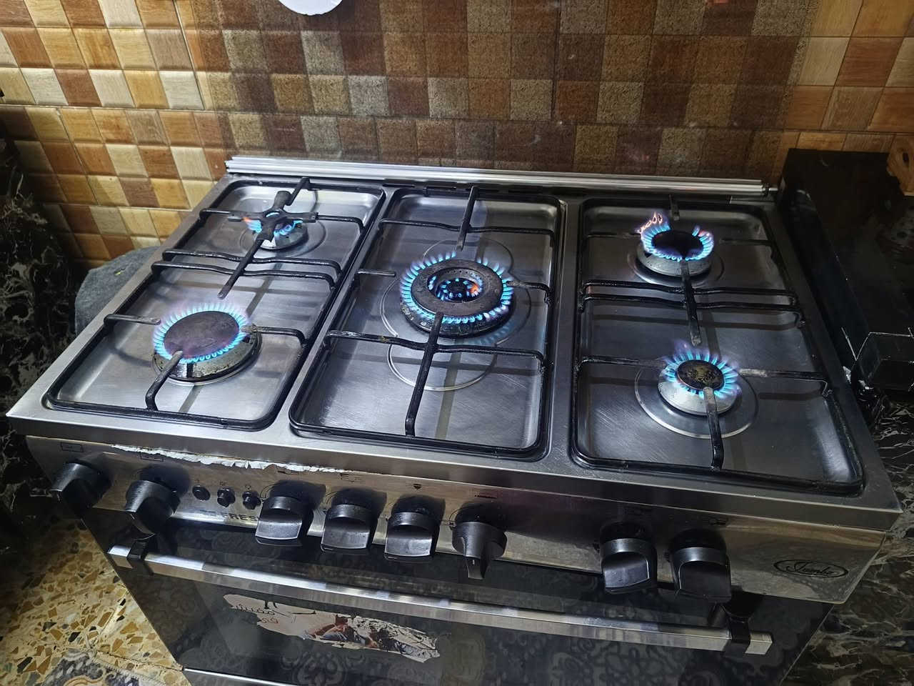 طباخ البيع سعر ٢٠٠وبي مجال مكان سبعه نسان ***********
