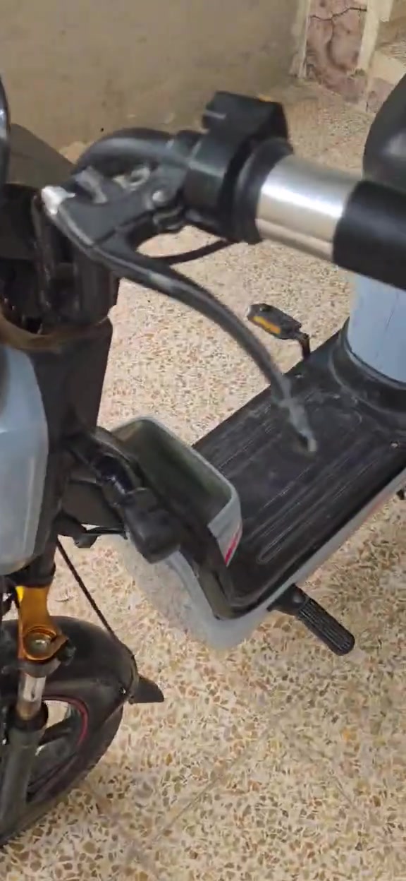 السلام عليكم 
ماطور شحن 🔋⚡للبيع السرعة (70) حقيقي 
خمس بطاريات دبل لايتات هورنات اشاير كلو شغال
سويج وبصمه 
اني ماخذو بــ610 وهاذا الوصل بل بصوره بل نقد مو اقصاد
السعر :425 وبي مجال 
الرقم :***********

