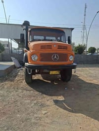 مرسيدس • موديل ١٩٨٢ • الرمادي