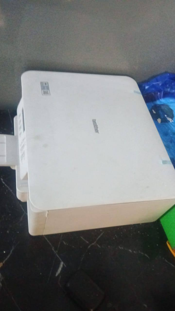 السلام عليكم طابعه برذر تطبع وجهين تلقائي  تنربط ع الجوال هم سريعه  جديده شهر مستخدمه فقط سعره 175 بيه مجال للتواصل. واتساب. ***********
