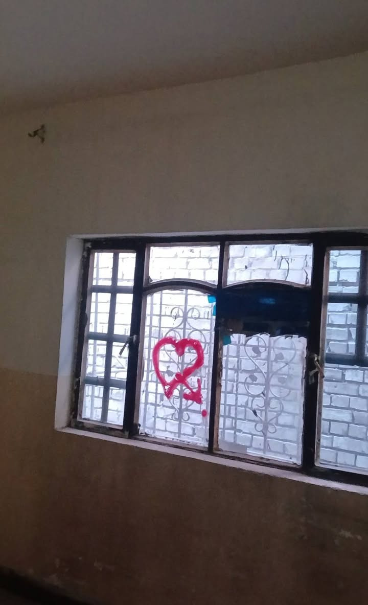 للبيع فقط بيت مساحه ١٠٠متر وجه ٥متر ونزال ٢٠ بناء مسلح طابق واحد بسم واحد طابو صرف يتكون من صاله وخدمات وغرفة نوم ومطبخ خارجي سعر مناسب ٩٥ بي مجال انشالله مكانه شرطه الخامسة شارع مجموعة المصطفى قرب مولده عباس رشيد عرض الشارع ٧ متر للاستفسار اتصل مكتب دارك للعقار ***********
